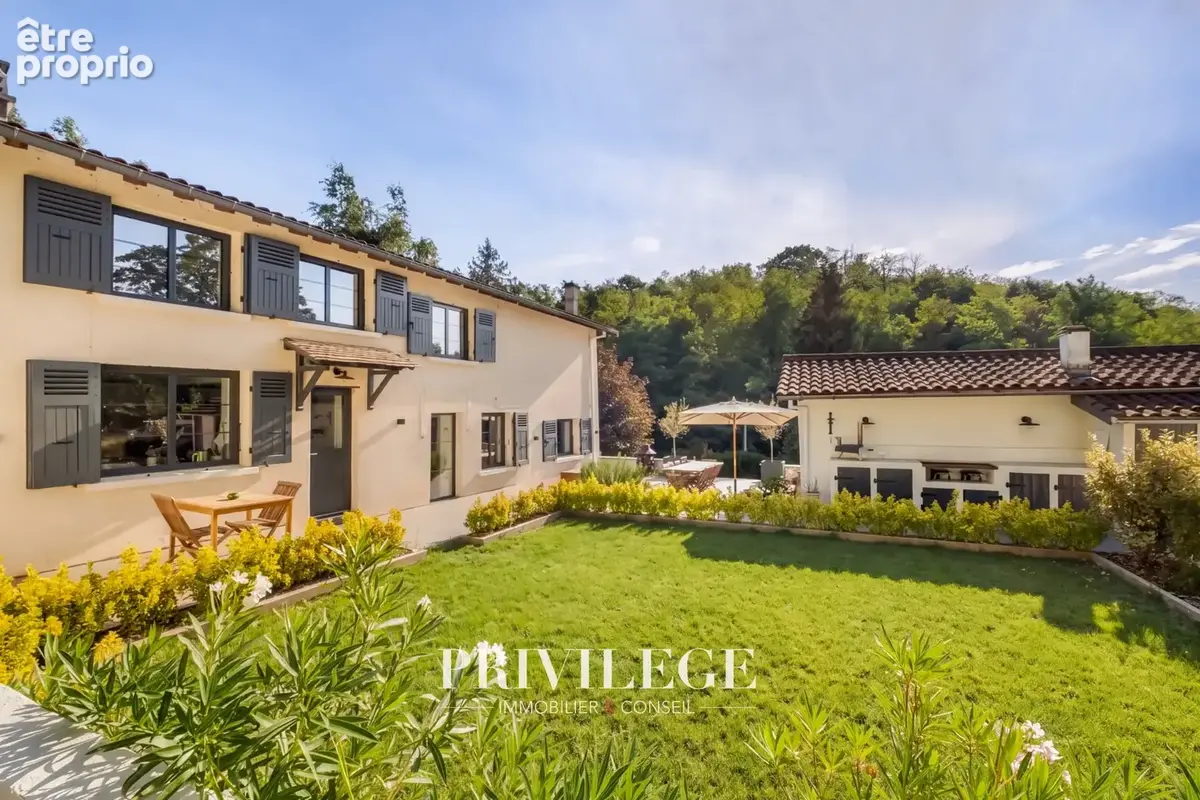 Reyrieux   Maison de charme rénovée, dépendance et 4 300 m2 de nature - photo 2