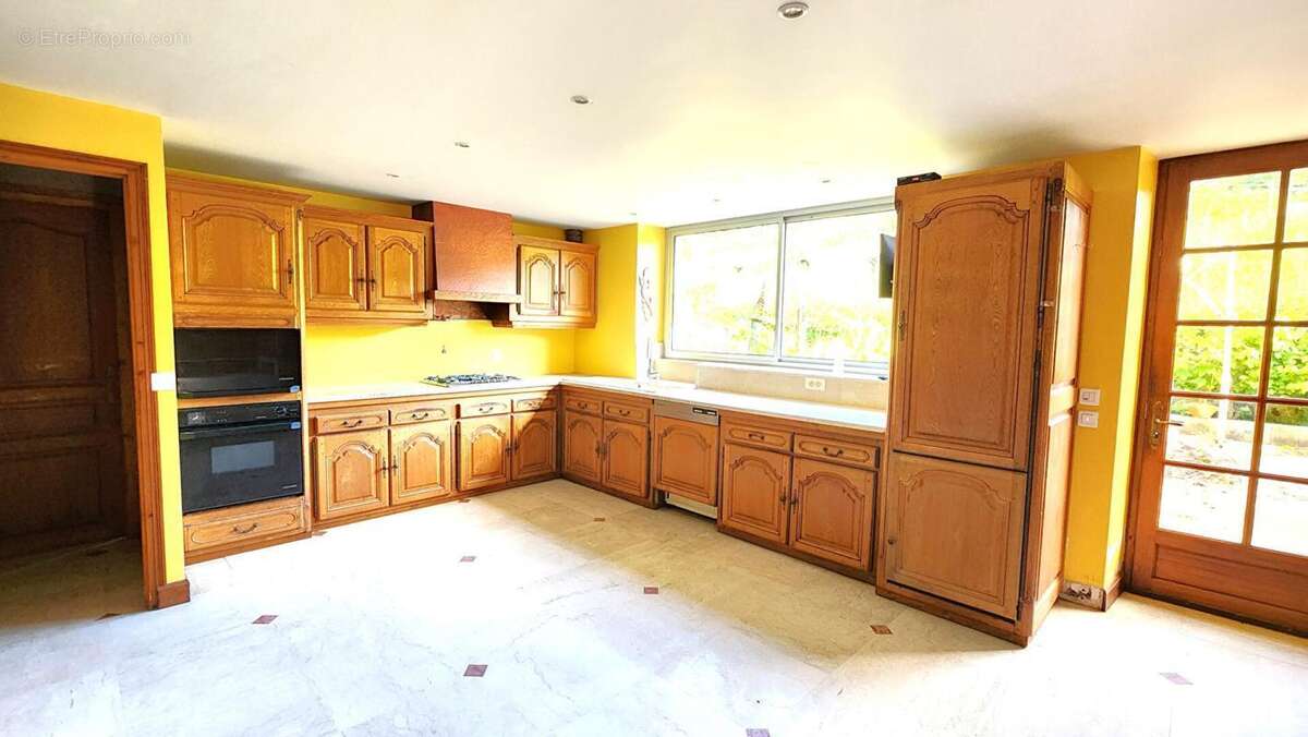 Maison en Pierre 280m² - Terrain 20 317 m² - Dépendances - PISCINE - photo 10