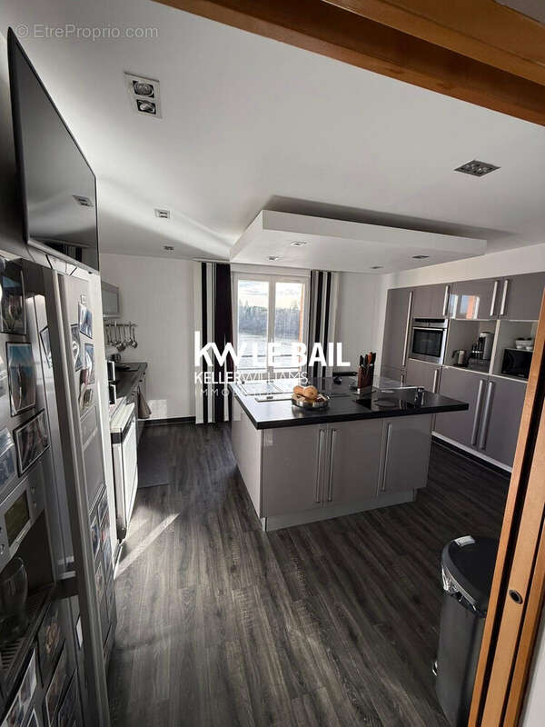 Appartement 162 m² à Cergy  - photo 9