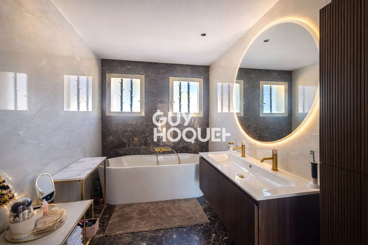 Appartement à MOUGINS