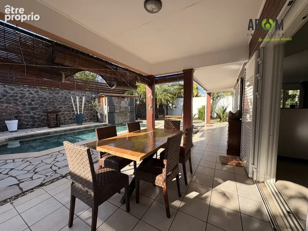 Maison 7 pièces 210 m² à vendre à Saint-Pierre (97410) - photo 3