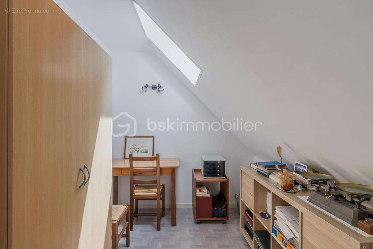 Maison au calme avec 4 chambres et un bureau sur sous sol complet - photo 15
