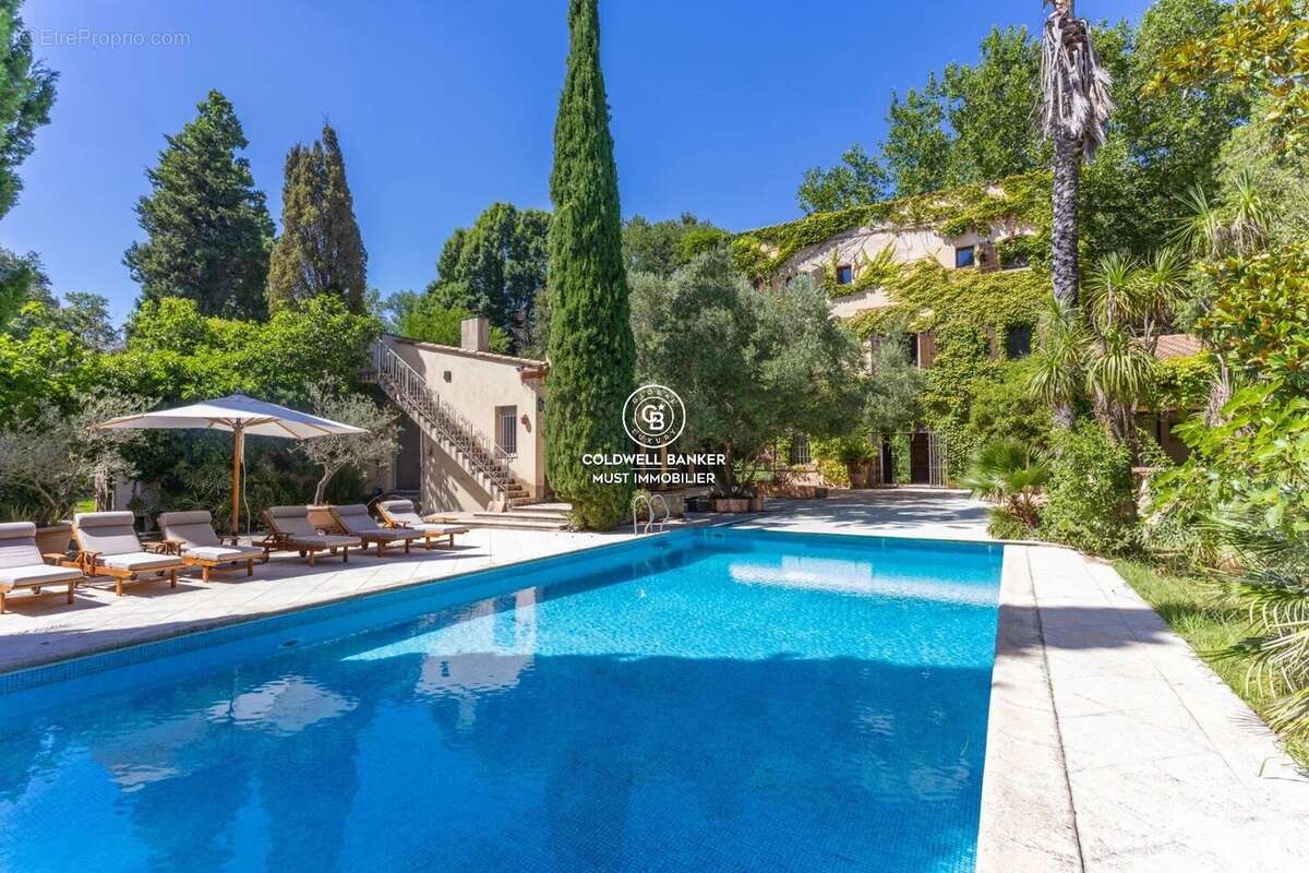 Bastide d'exception au cœur d'un parc arboré de 2.5 hectares - photo 2