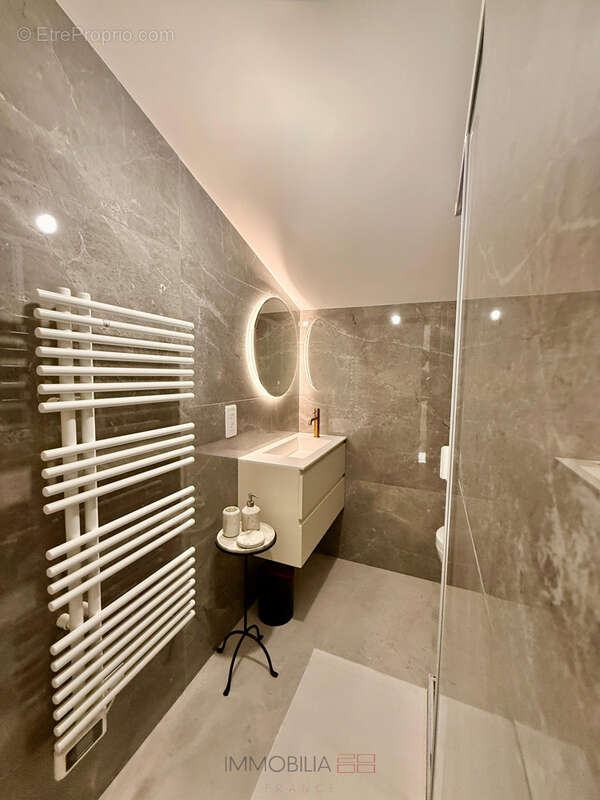 Appartement rénové avec des materiaux de luxe - garage et cave - photo 15