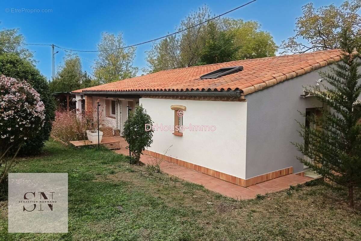 Maison à PUJOLS