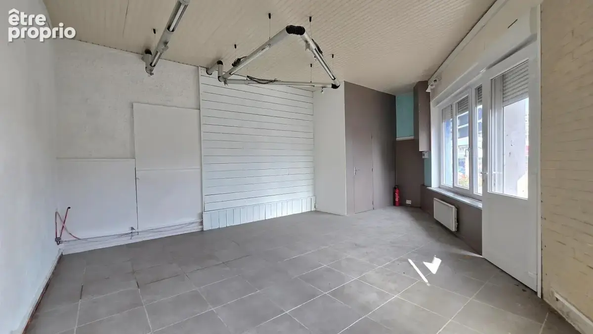 Immeuble comprenant une surface commerciale, une maison et un garage, situé en centre ville de Fourmies - photo 3
