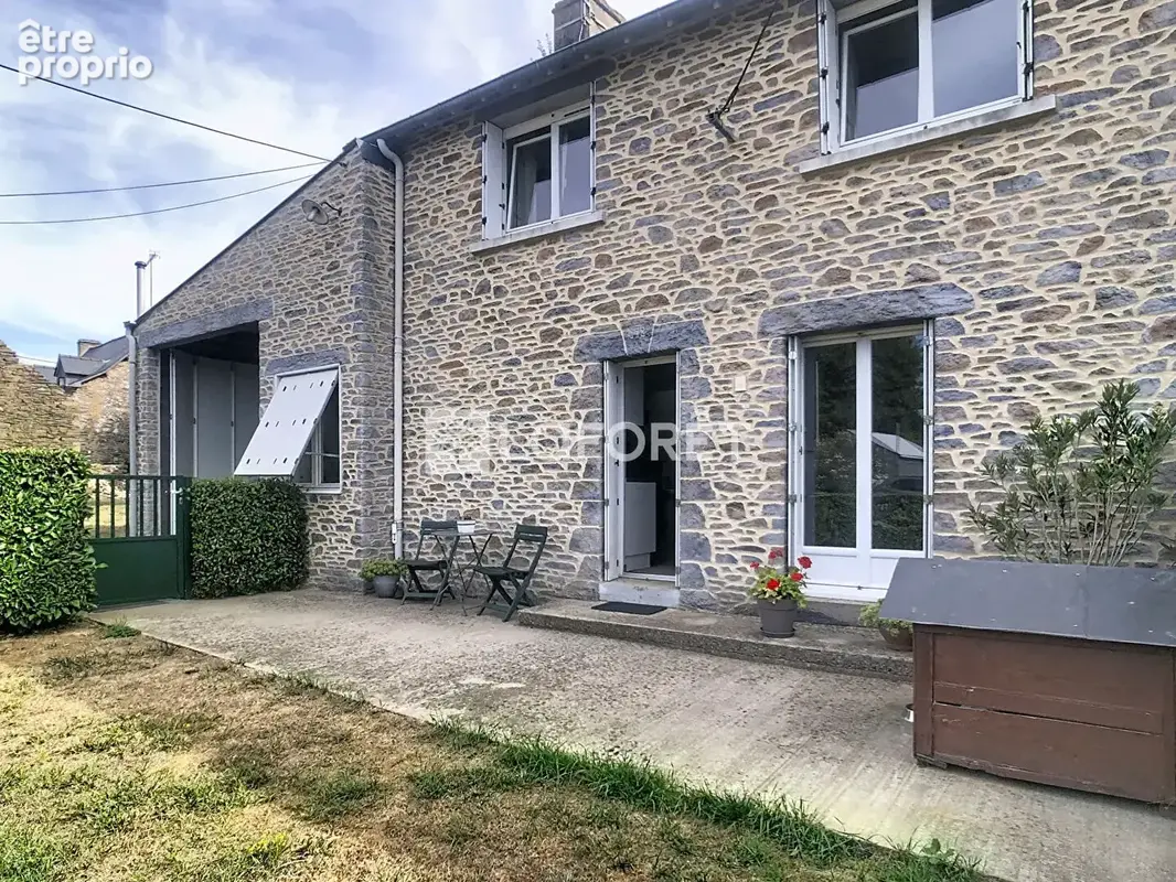 Maison à QUELNEUC