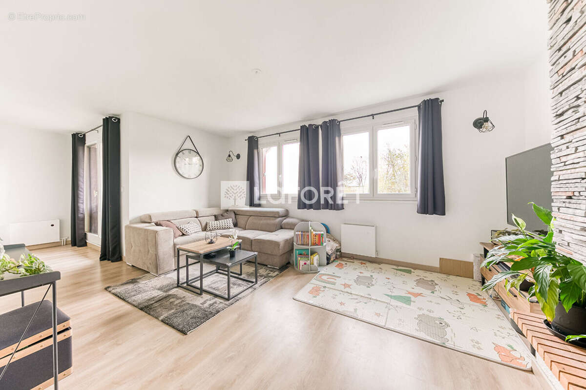 Appartement à EMERAINVILLE