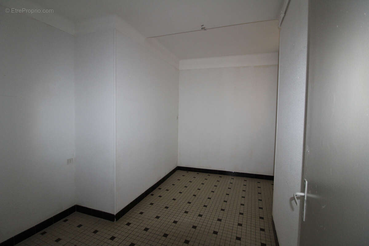 Centre Limoux - Maison T4 avec double garage et cour - photo 7