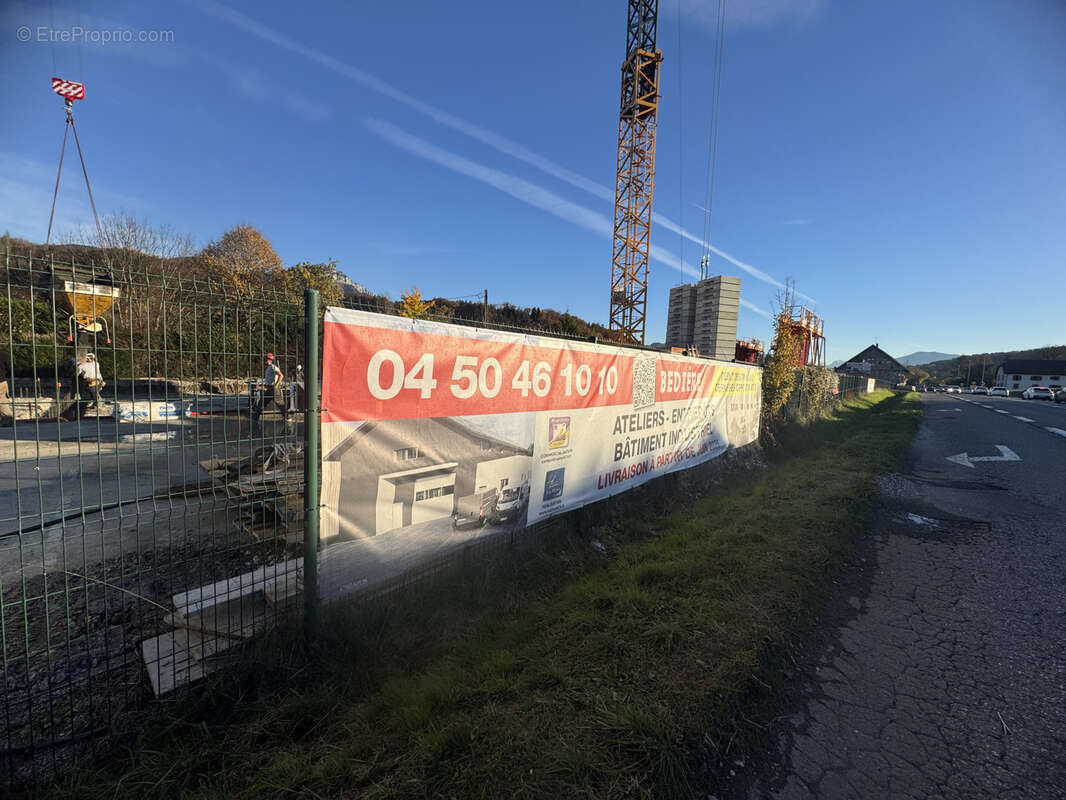 Commerce à CHARVONNEX