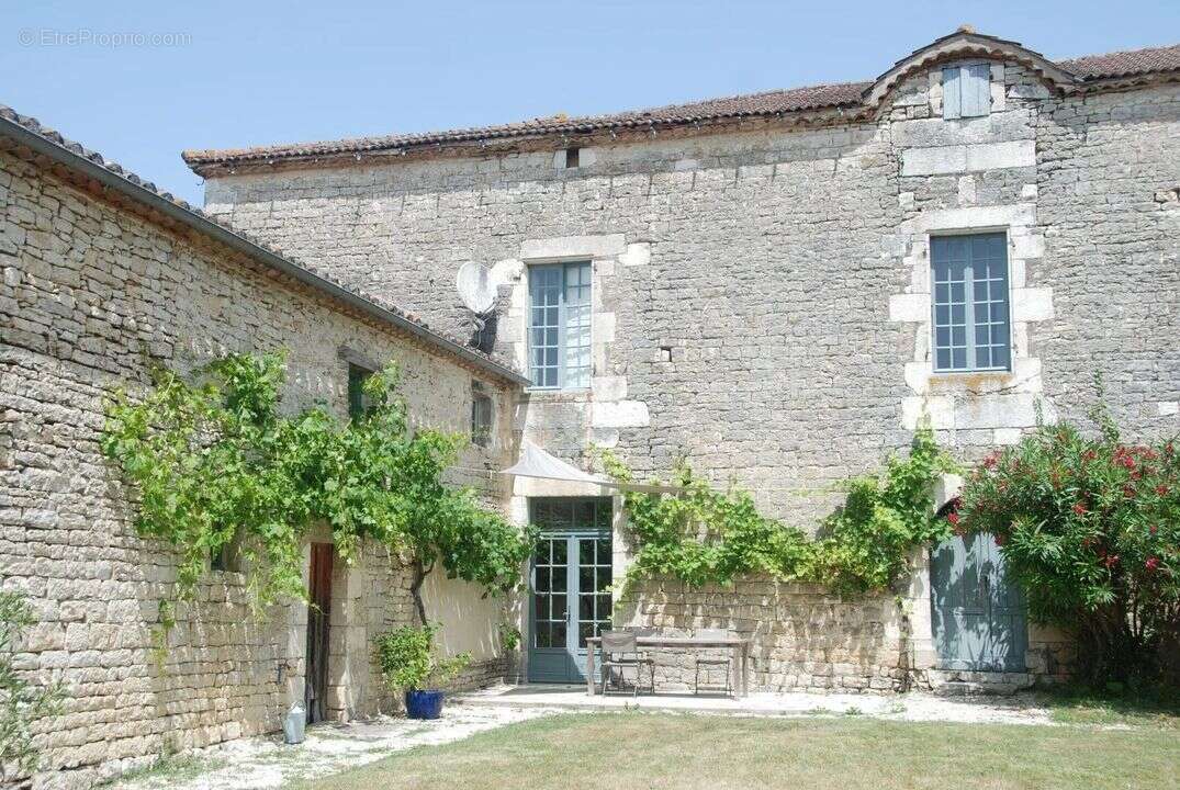 Maison à MAUROUX