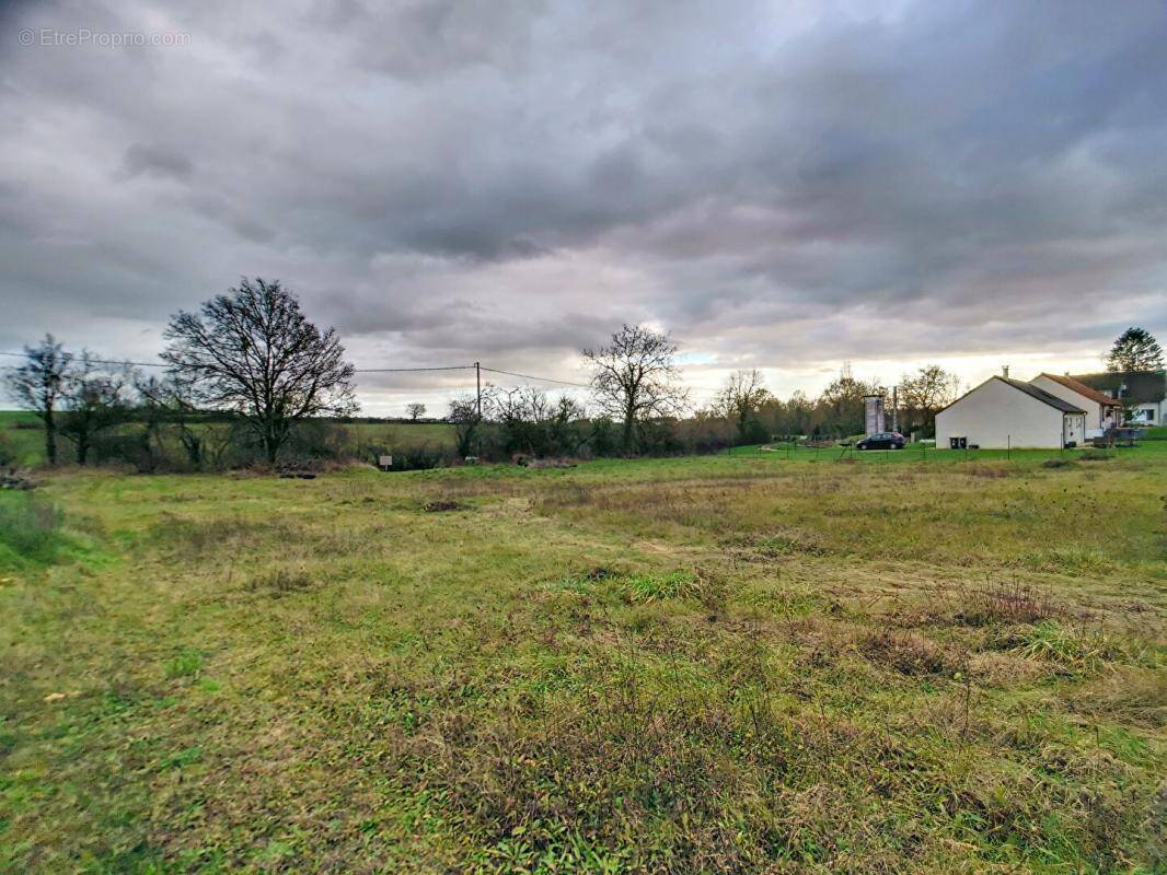 Terrain à LES AIX-D&#039;ANGILLON