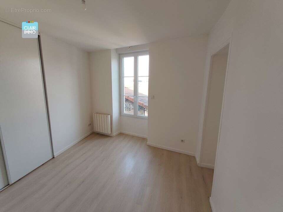 A MACON EN BOURGOGNE APPARTEMENT T4 DE 99.29 M² AVEC BALCON ET - Appartement à MACON