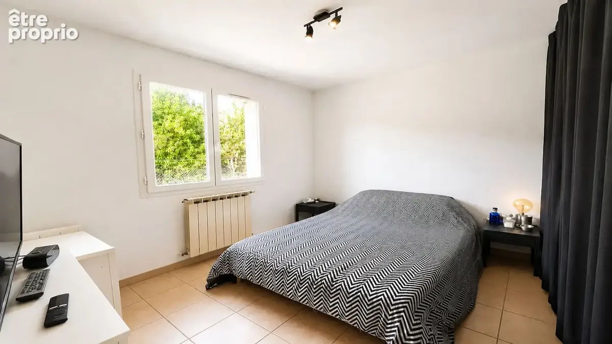 Maison T5 de plain-pied de 114 m² , proche commodités . - photo 15