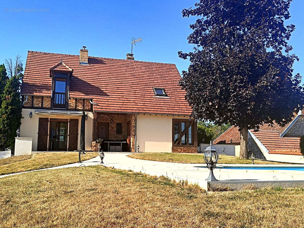 Charmante maison familiale avec piscine et jardin-152 m² - photo 3