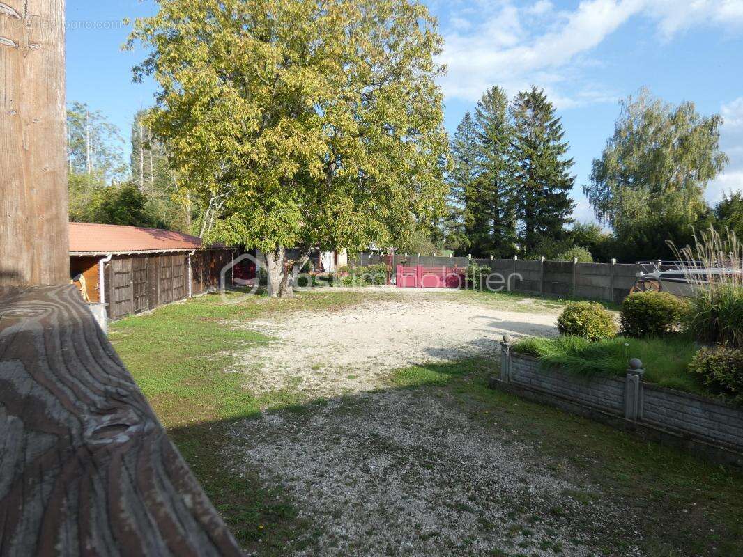 Commerce à FRESNES-EN-WOEVRE