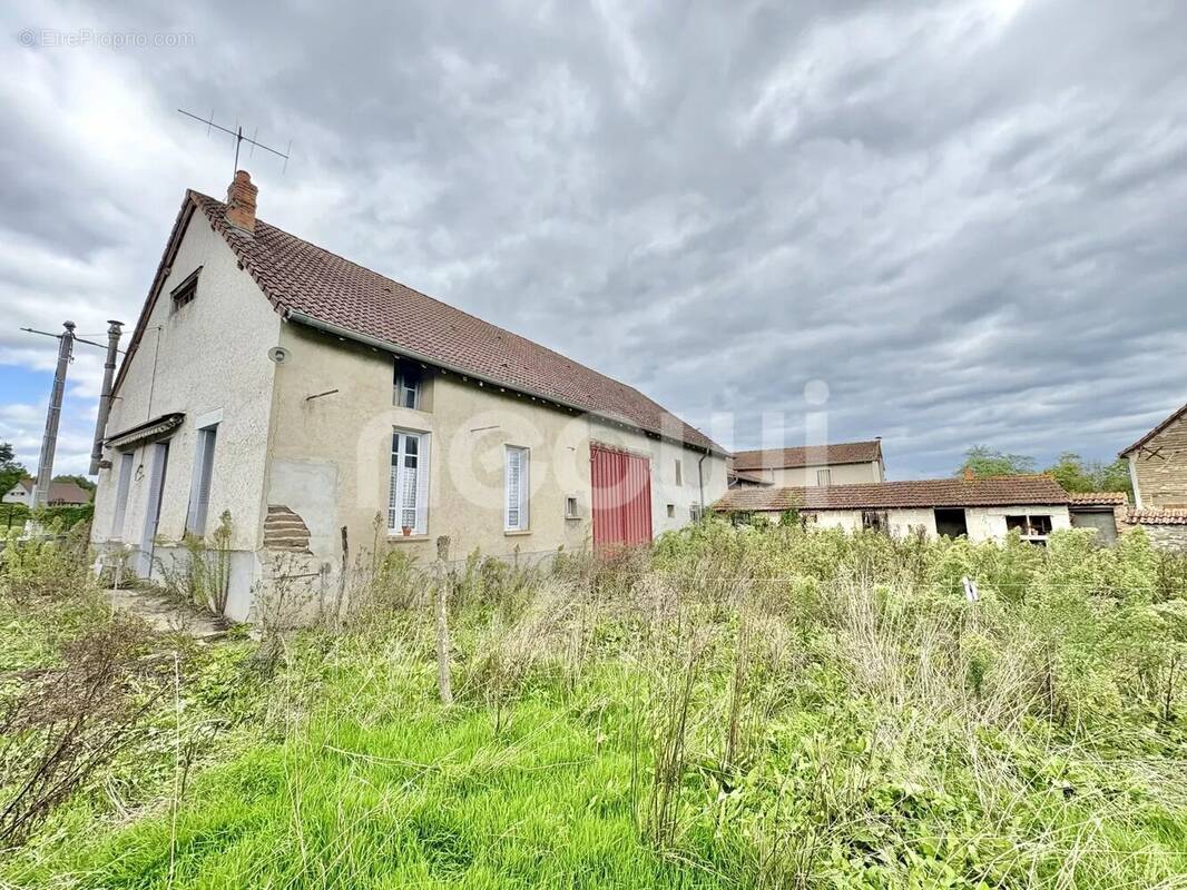 Maison à SAINT-PRIEST-BRAMEFANT