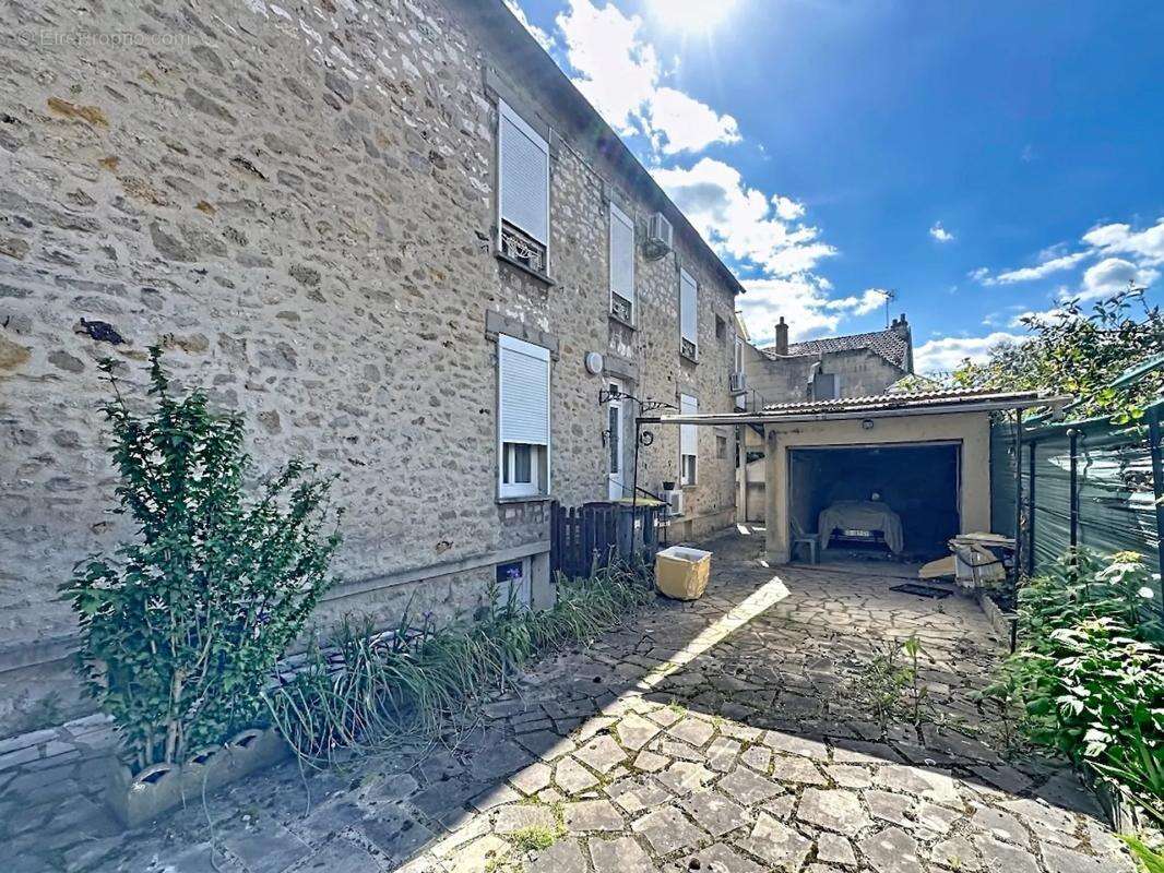 Maison à MONTEREAU-FAULT-YONNE