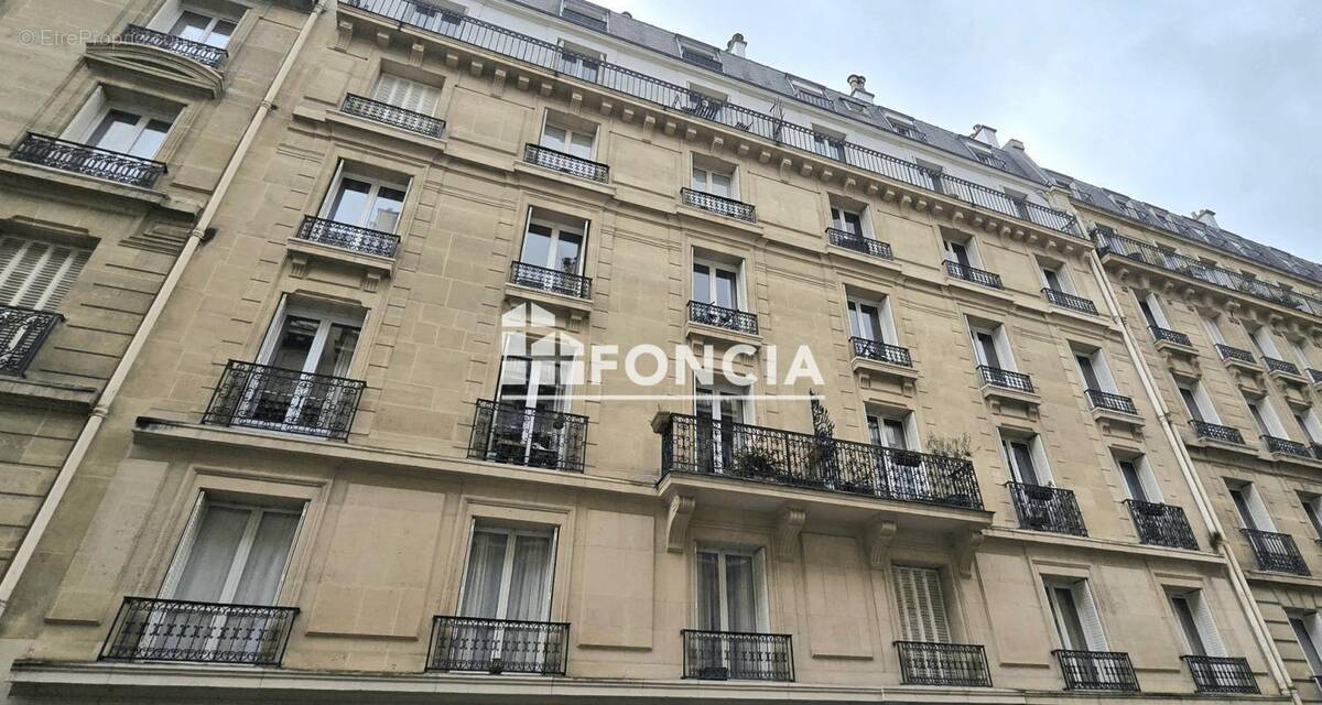 Appartement à PARIS-17E