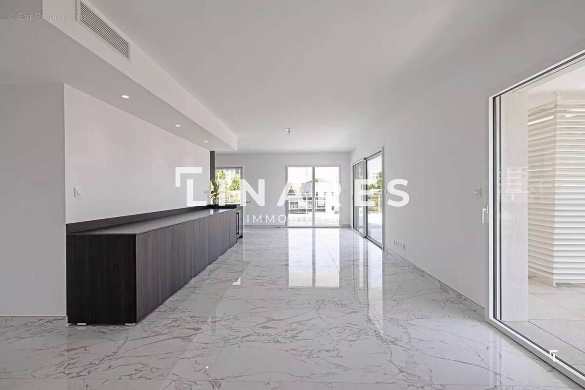 LE SKYINE - Appartement T4 de 160m² - Rooftop - Terrasses panoramiques - 13008 - photo 5