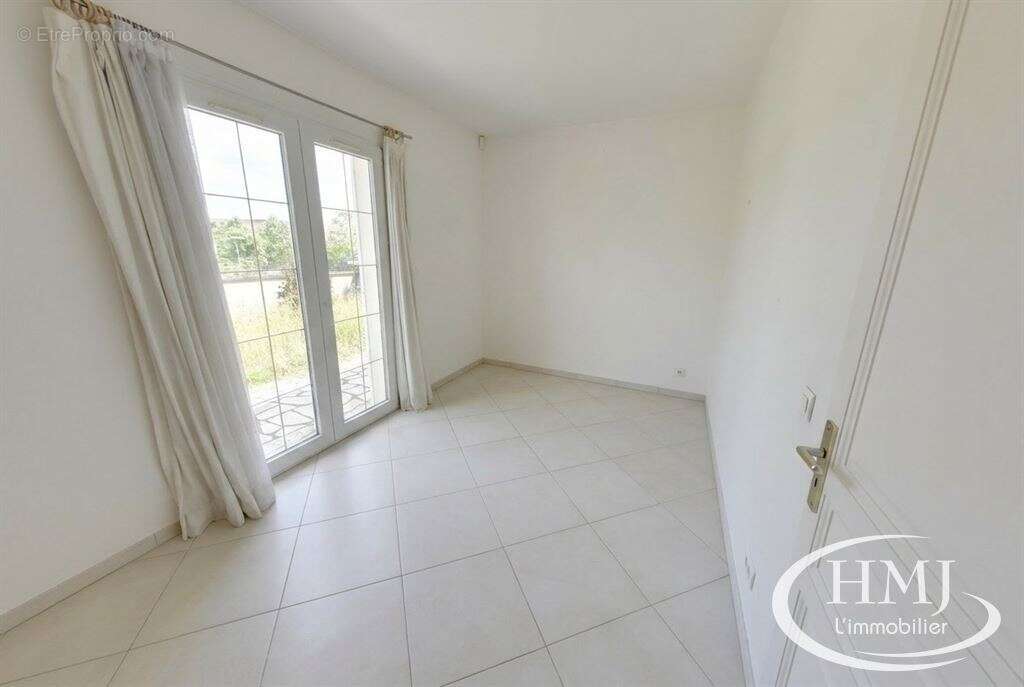Maison à COURCOURONNES