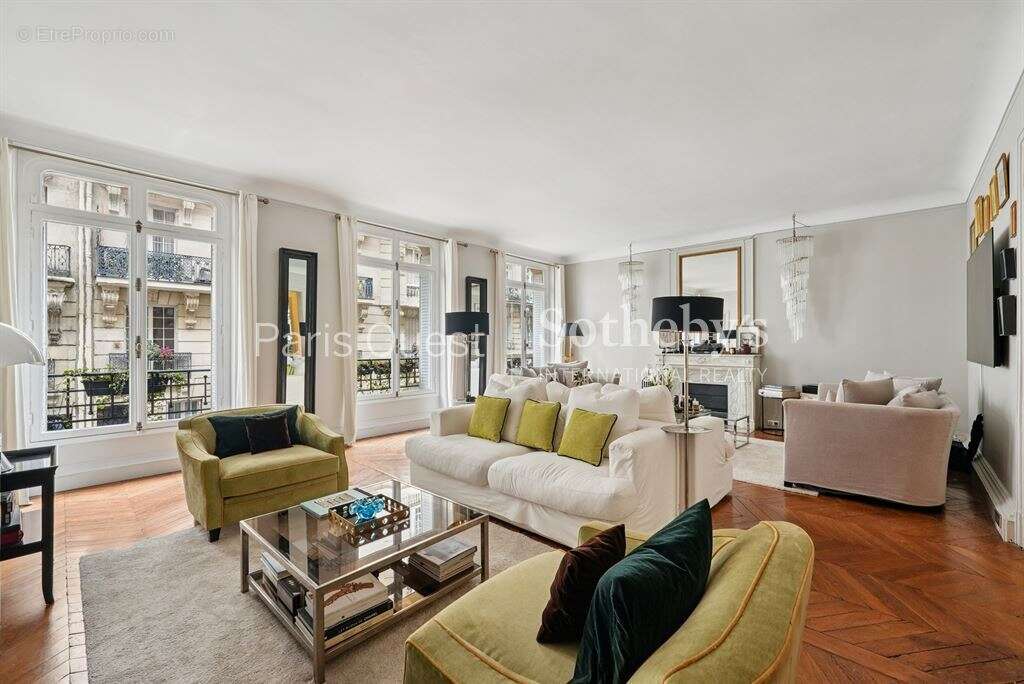 Appartement à PARIS-17E