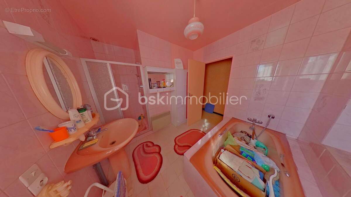 Maison à VILLENEUVE-L'ARCHEVEQUE