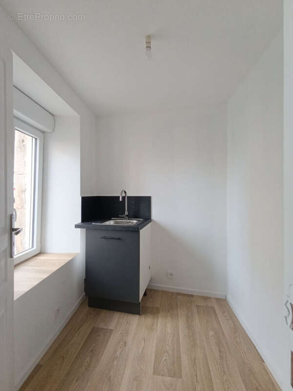 Autre à SAINT-PIERRE-DU-CHAMP