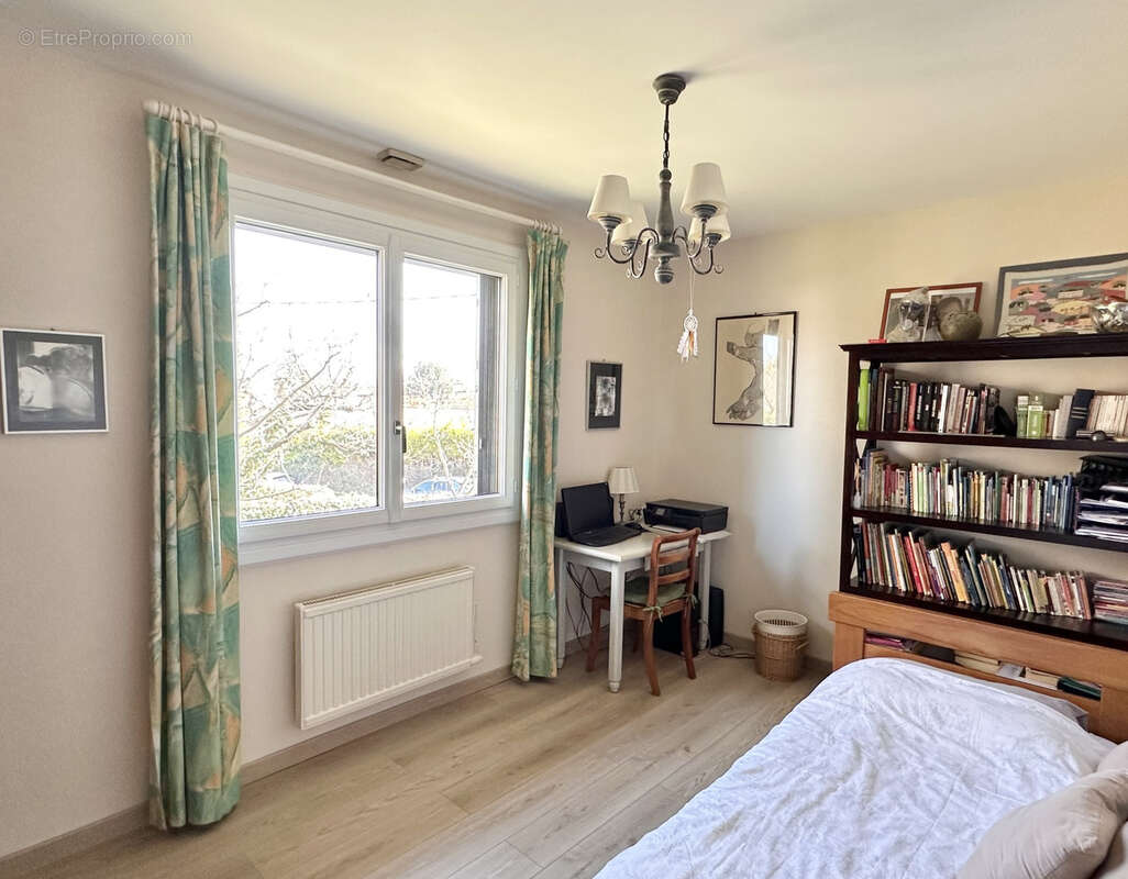 Maison à SAINT-GENIS-LES-OLLIERES