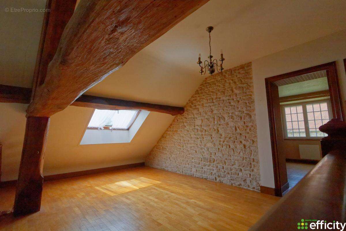 Maison à PERRANCEY-LES-VIEUX-MOULINS