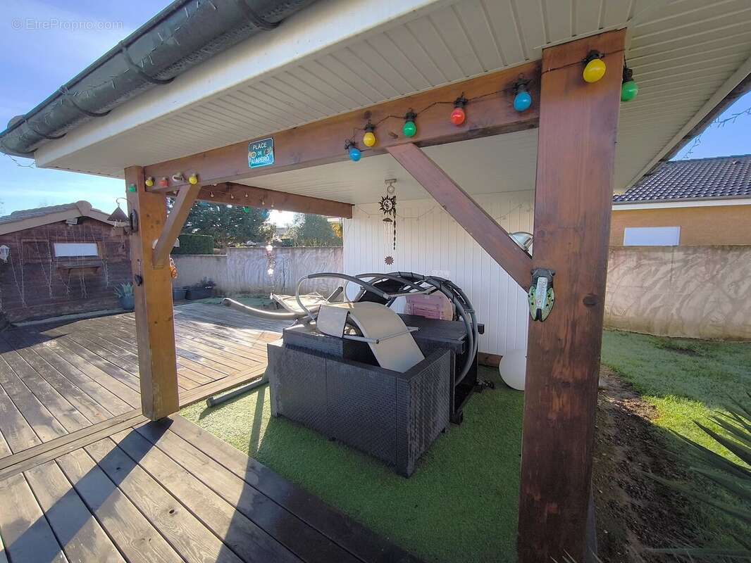 Maison à CRUZILLES-LES-MEPILLAT