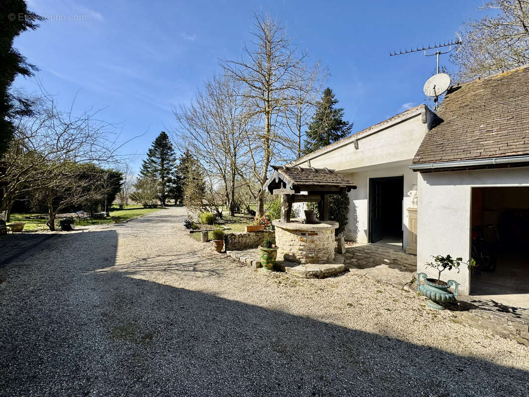 Maison à HOUDAN