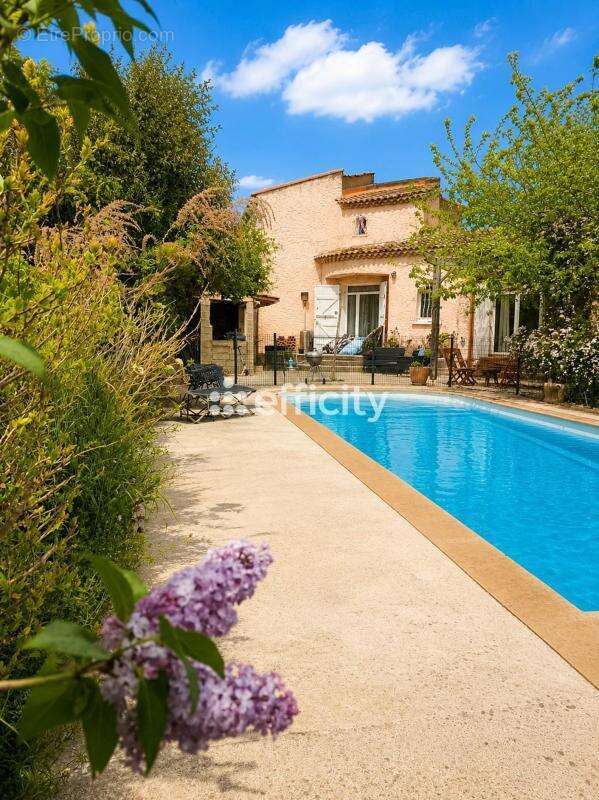Maison 230 m² à Martigues  - photo 2