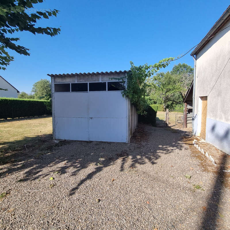 Longère sur 1 329 m2 de terrain clos ! - photo 16