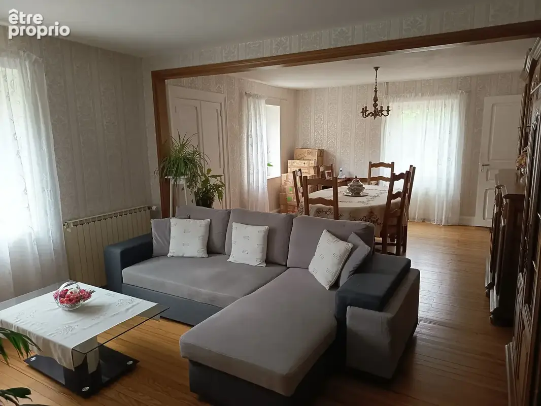 Maison sans vis à vis de deux appartements avec un très beau terrain avec un garage . - photo 3