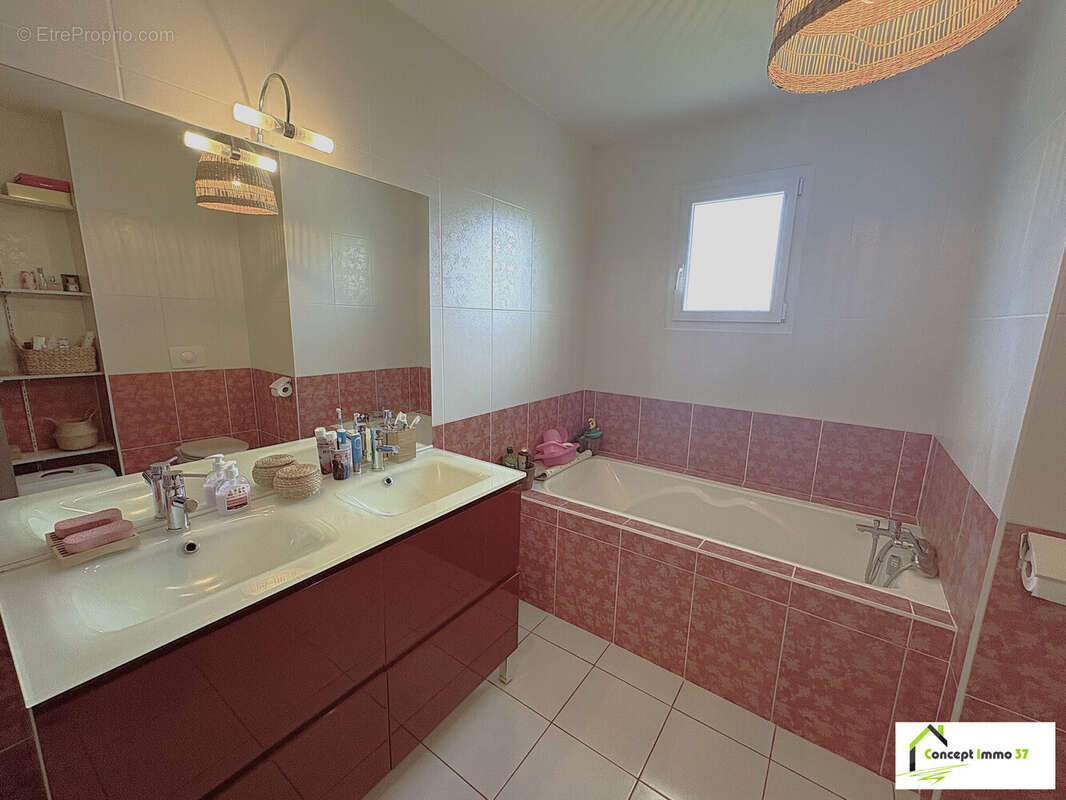 Maison à LA VILLE-AUX-DAMES