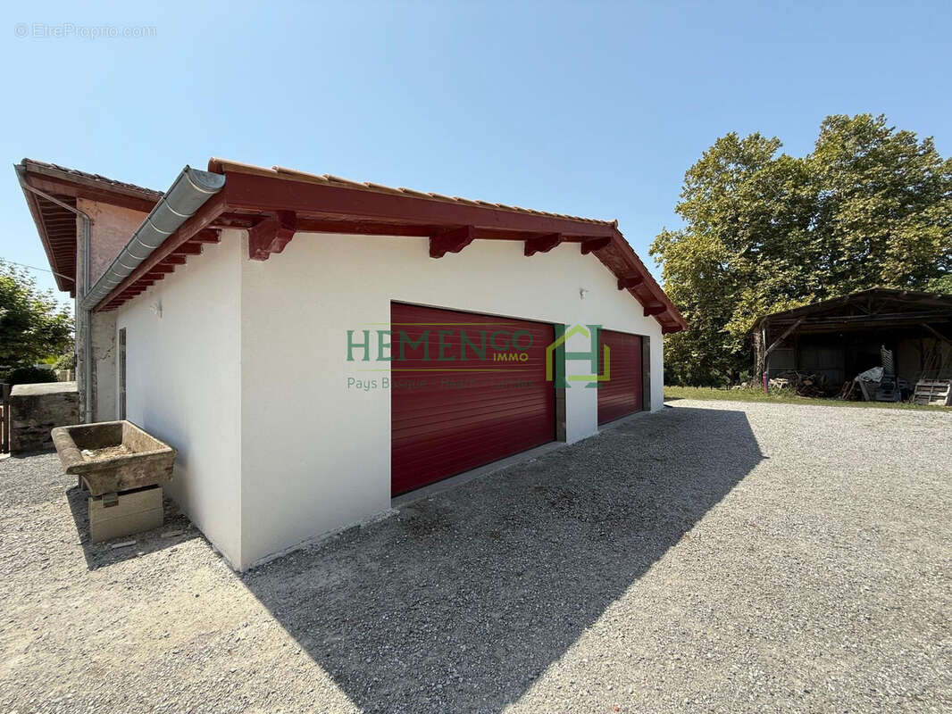 Authenticité et modernité : magnifique ferme rénovée avec gîte et dépendances proche de Saint-Palais - photo 25