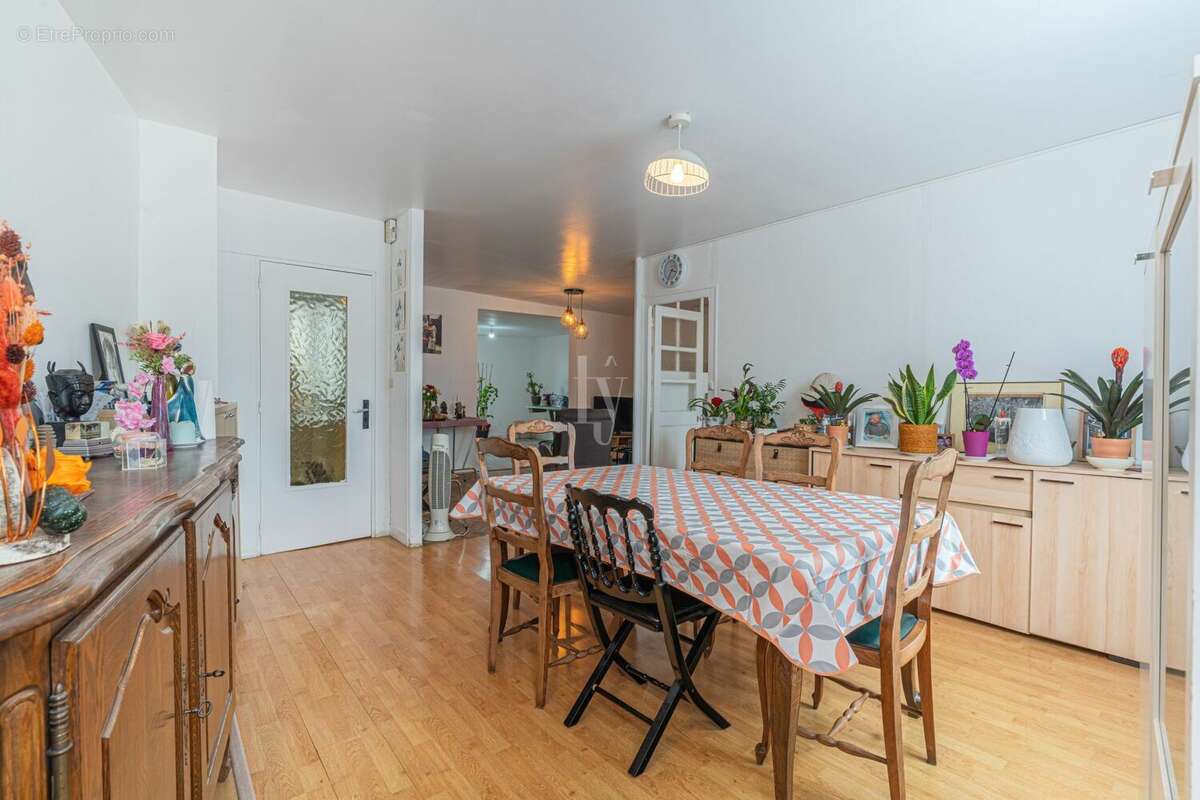 Maison à SAINT-LEONARD-DE-NOBLAT