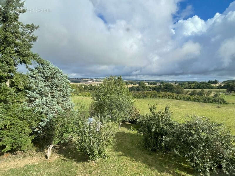 Maison à BEAUMONT-LES-AUTELS