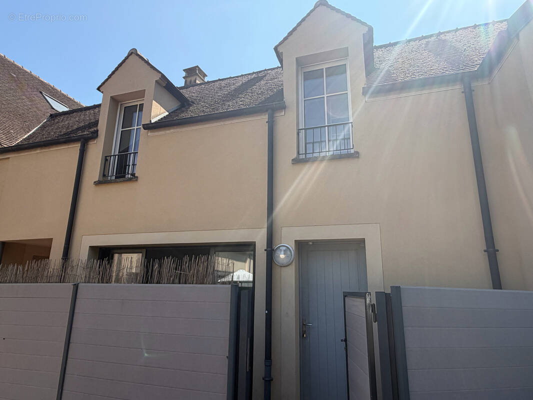 Maison à HOUDAN