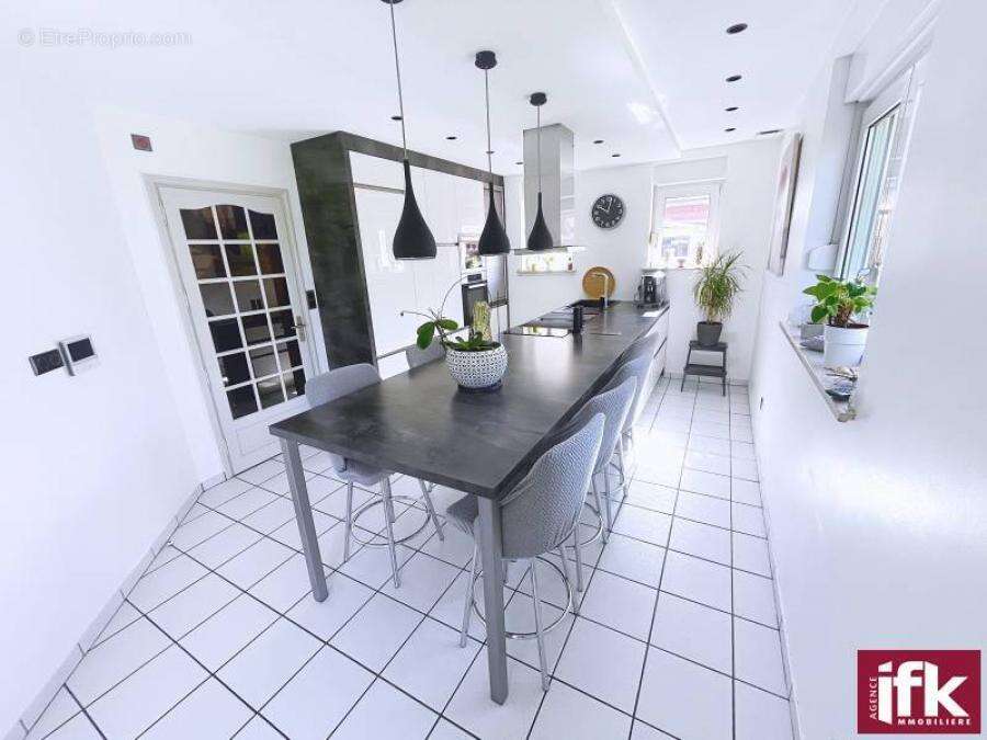 HORBOURG WIHR - Très belle Maison de 185 m² avec 4 chambres - Terrain de 8.35 ar - photo 12