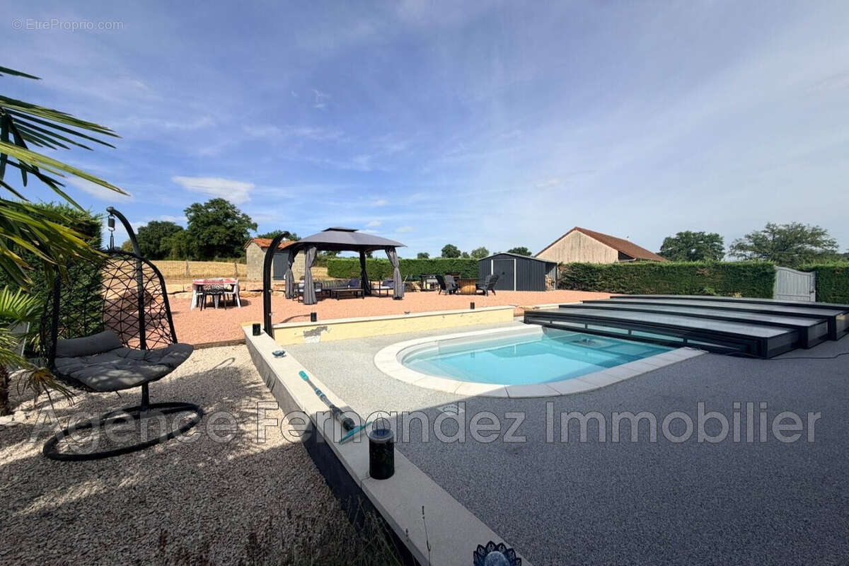 Maison 160 m² à Saint-Yan  - photo 5