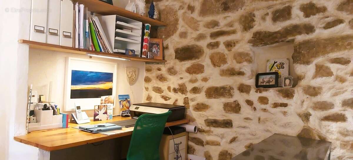 Maison en pierre de caractère au pied de la Sainte-Victoire : 3 chambres, terrasse, solarium – Provence, Bouches-du-Rhône - photo 19