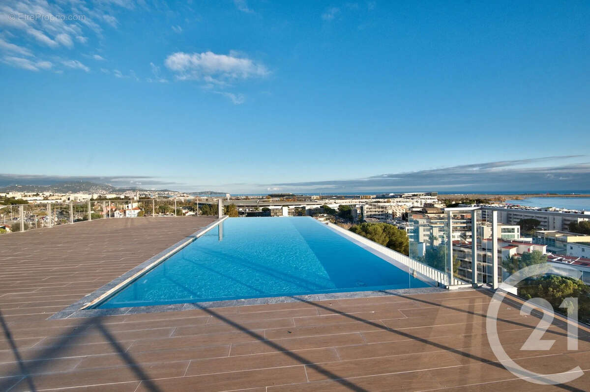 Appartement à SAINT-LAURENT-DU-VAR