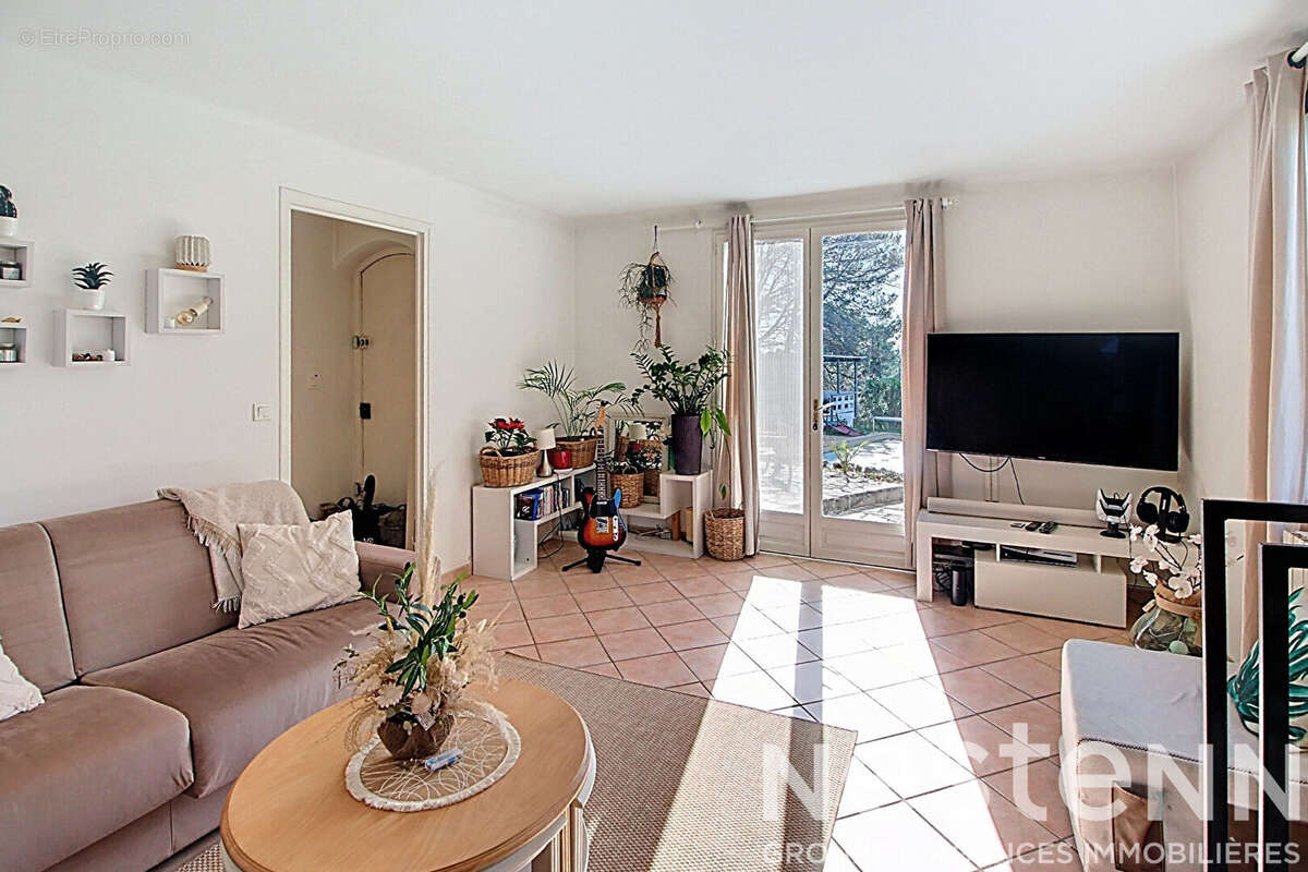 MAISON A VENDRE A LORGUES de 106 m2 de plain pied avec piscine sur un terrain clos de 2676m² - photo 11