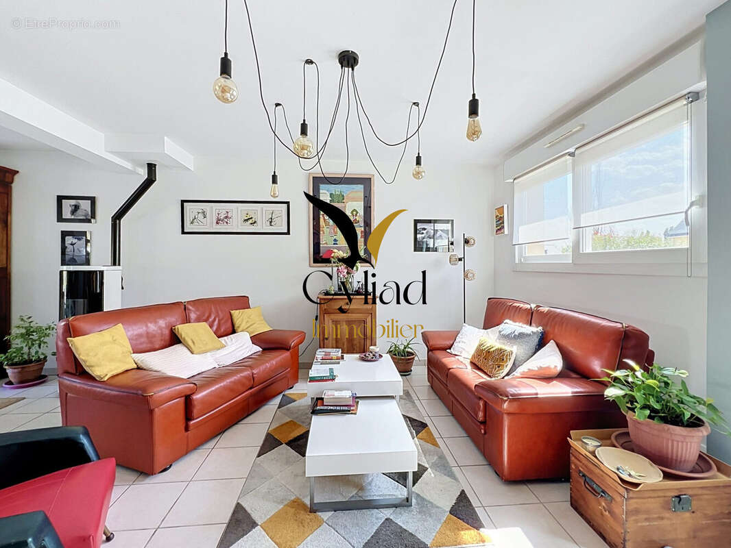 Maison 108 m² à Saint-Meloir-Des-Ondes  - photo 2