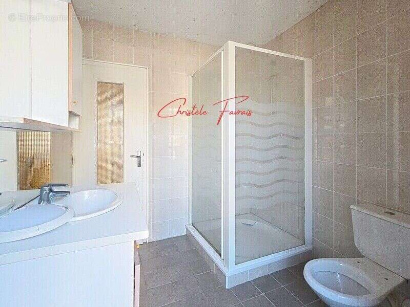 Maison 103 m² à Saint-James  - photo 9