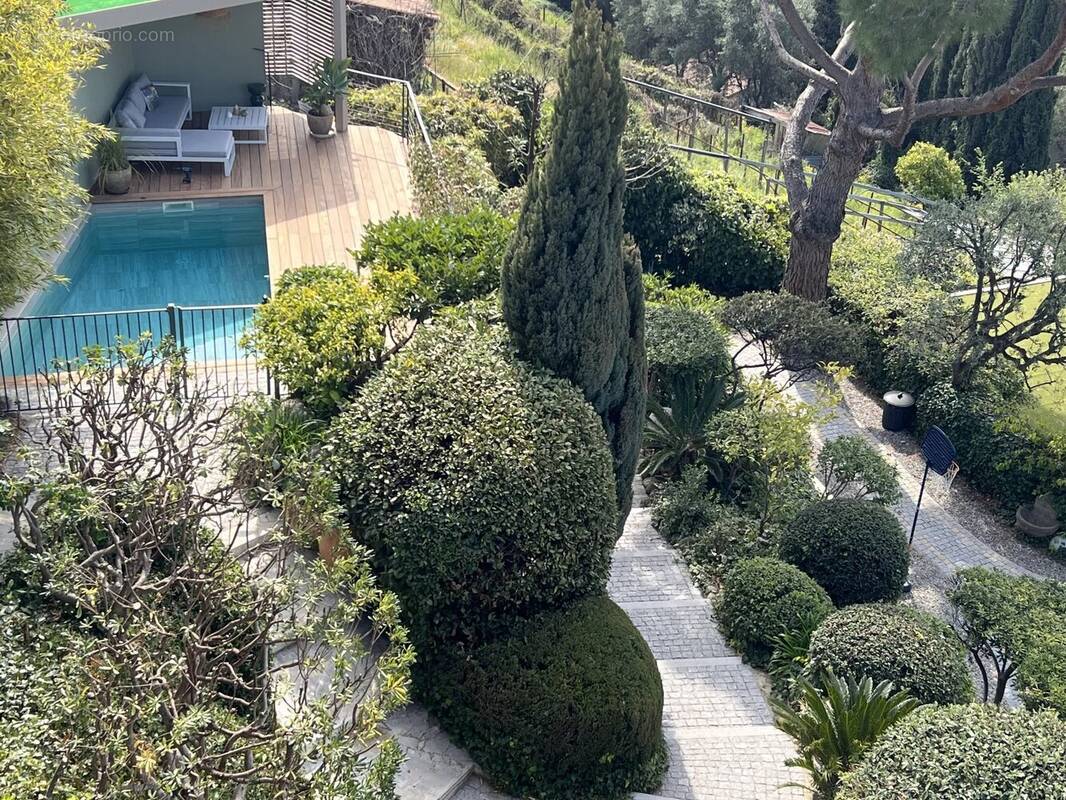 SOUS OPFFRE - Villa 6P parc Estienne d'Orves, vue mer, dépendance, piscine SUD OUEST - photo 2