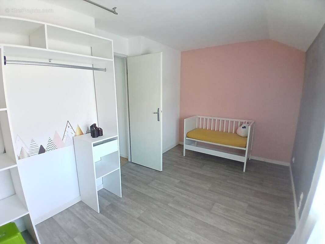 Chambre 4 - Maison à JUILLY