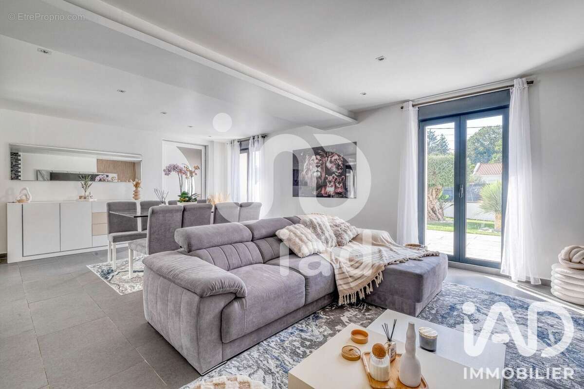 Maison 179 m² à Villeneuve-Saint-Denis  - photo 4